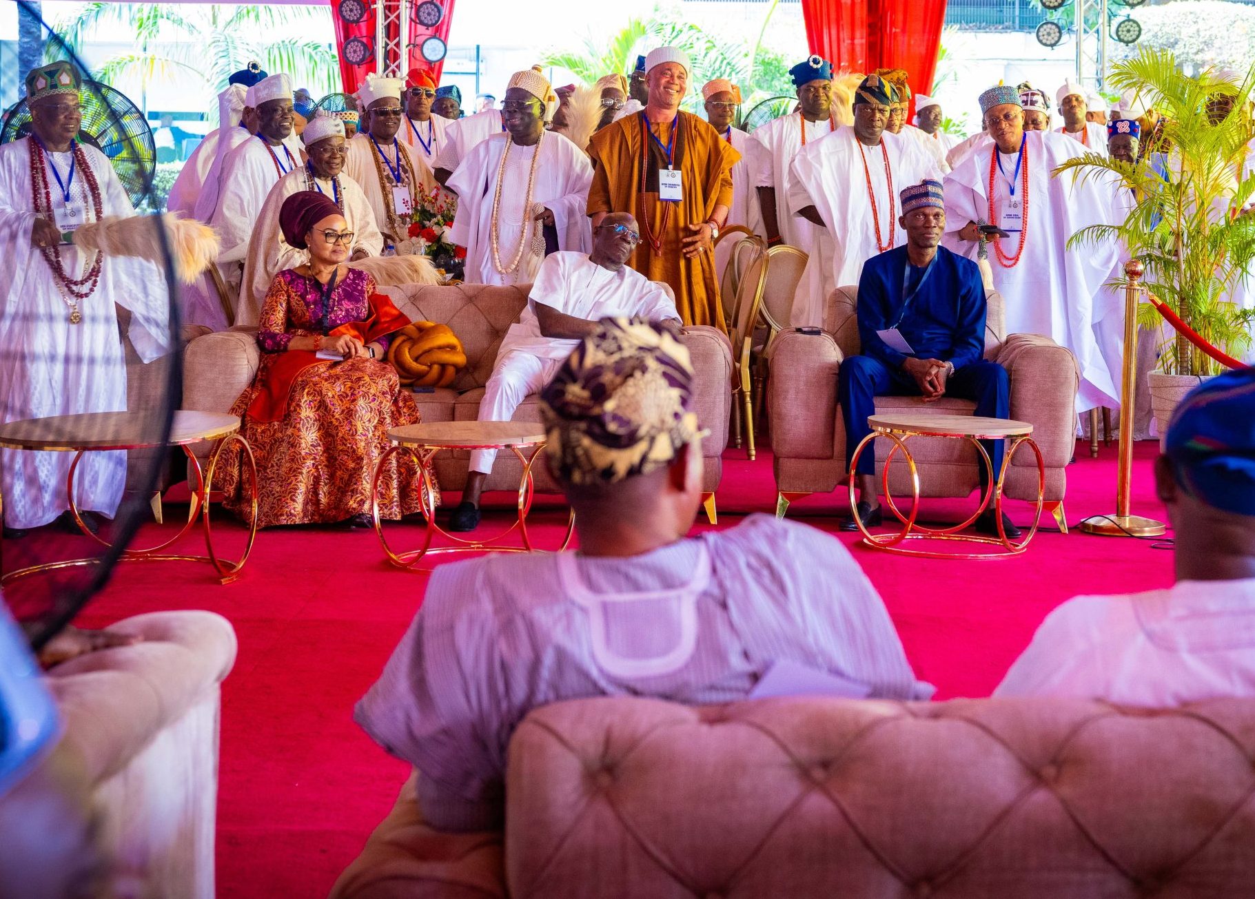 Tinubu with traditional rulers and LCDAs executives