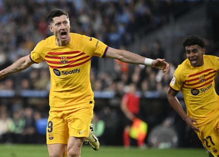 Lewandowski double snatches Barca win at Celta