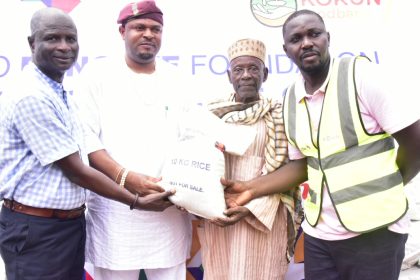Rice distribution by Dangote Foundation