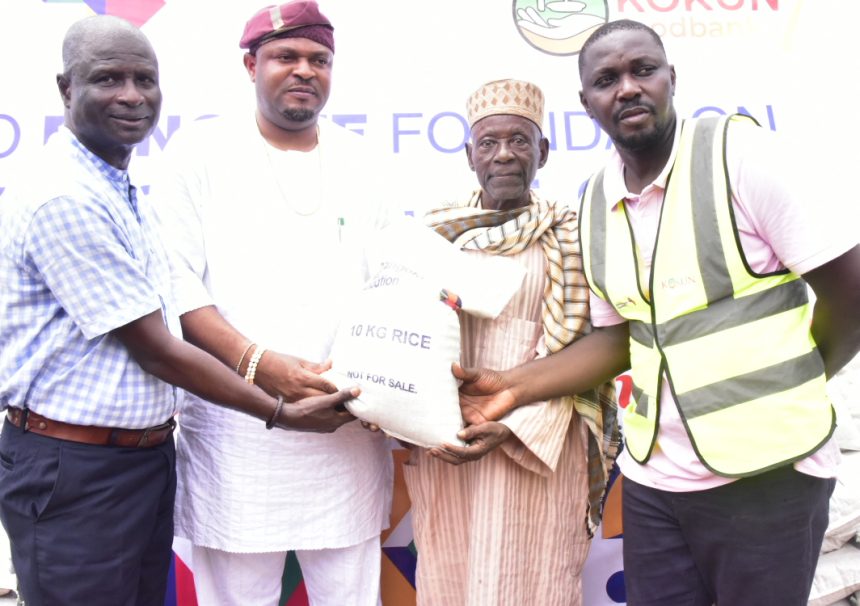 Rice distribution by Dangote Foundation