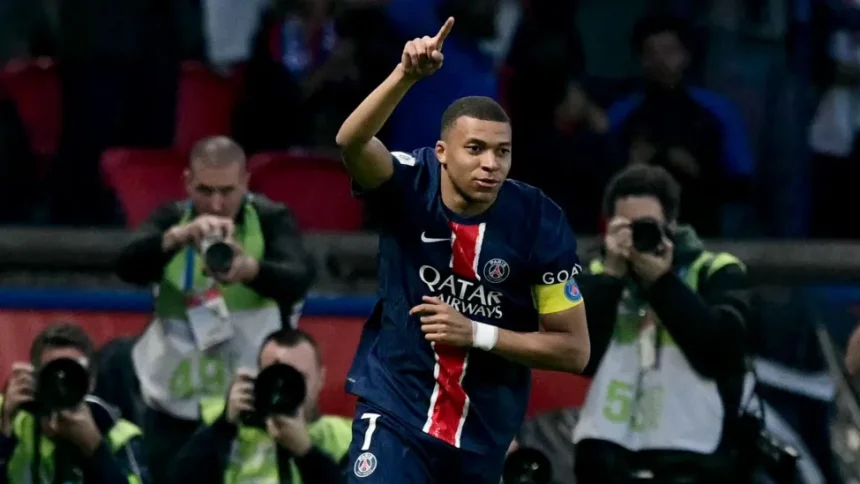 Kylian Mbappe celebrates his last goal for PSG