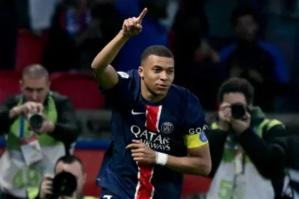 Kylian Mbappe celebrates his last goal for PSG