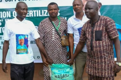 Sharafadeen Alli donates fertilisers