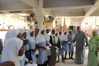 Abdur-Rahman Balogun distributing Hijab to ISI students