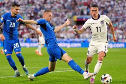 England top group despite Slovenia draw