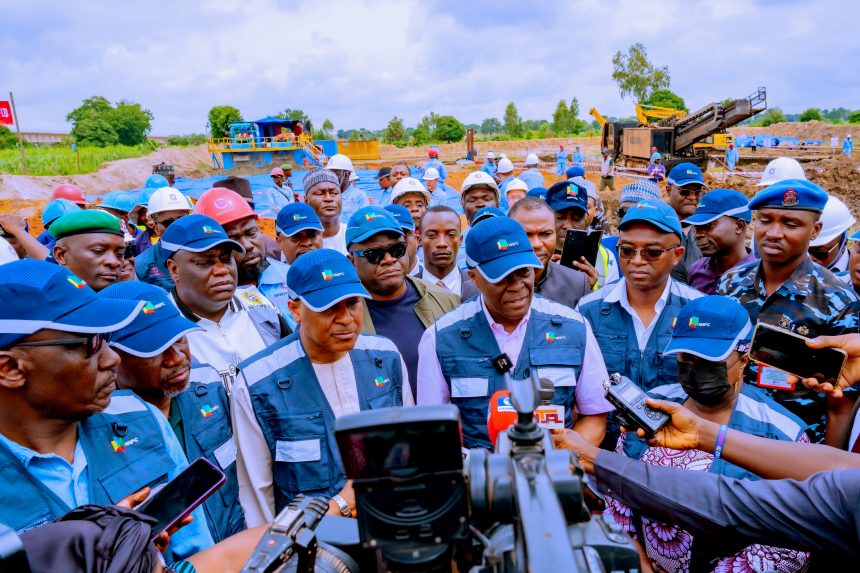 Wale Edun, Mele Kyari and others at the Kaduna River Crossing of at the Ajaokuta-Kaduna-Kano gas project site