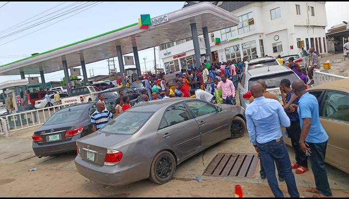 Fuel queues resurfaces