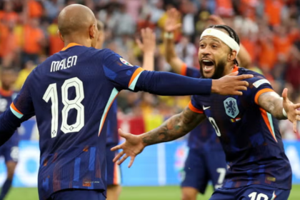 Donyell Malen, left, celebrates scoring with teammate Memphis Depay