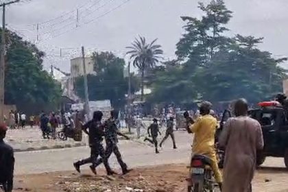 Tension in Daura as Protesters storm Buhari’s residence, Emir’s palace