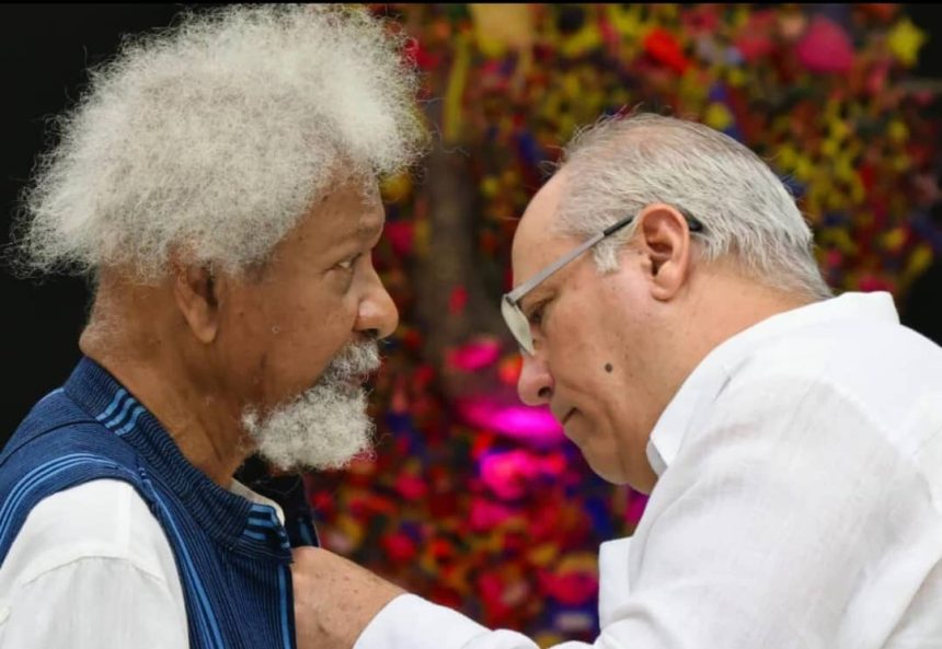 Cuba president decorating Wole Soyinka with national medal of honour