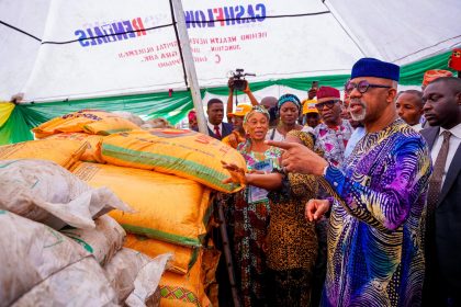 Gov. Abiodun at the flag off of fertiliser distribution