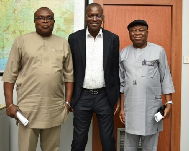 L-R: Professor Anene Moneke; Igo Weli; and Professor Charles Igwe, during a visit to SPDC management in Port Harcourt, Rivers State. recently