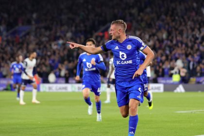 Jamie Vardy earns Leicester draw against Tottenham