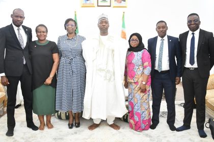 L-R: Abdulrazaq Kassim, Oge Kasie-Nwachukwu, Bolaji Agbede, Gov. Babagana Zulum, Hadiza Ambursa, Alexius Ayabam and Uche Onyeigwe at the Borno State Government House, where Access Holdings donated of over ₦1 billion to cushion the effects of recent flooding in Maiduguri