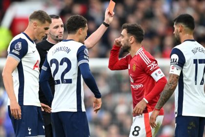 Fernandes sent off as Spurs beat Man Utd