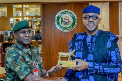 Major General Farooq Mijinyawa with Gov. Abiodun