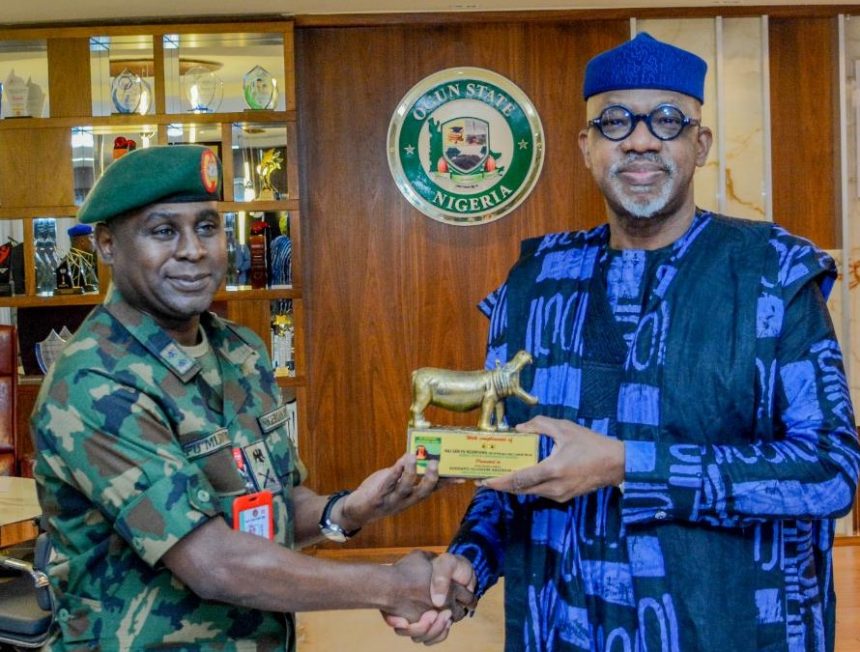 Major General Farooq Mijinyawa with Gov. Abiodun