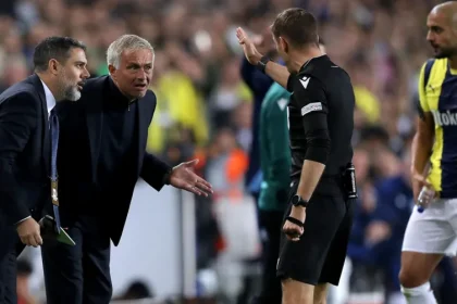 Jose Mourinho shown a red card by referee Clement Turpin