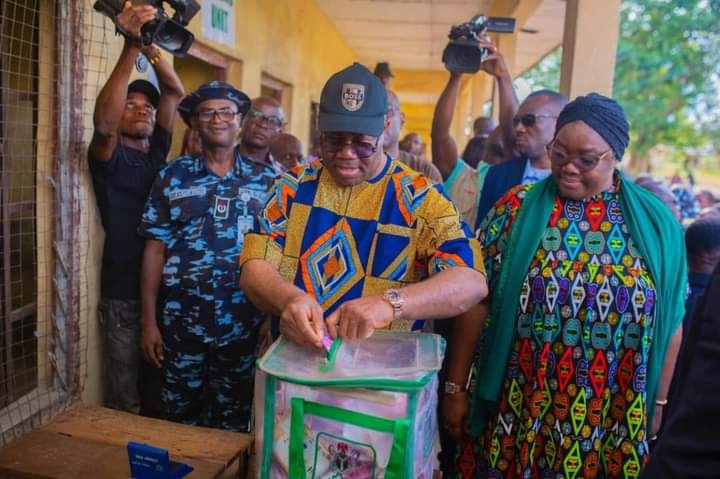 Akpabio casting his vote at the polls