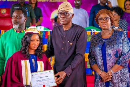 Gov. Sanwo-Olu presenting a Competency Certificate to a graduand