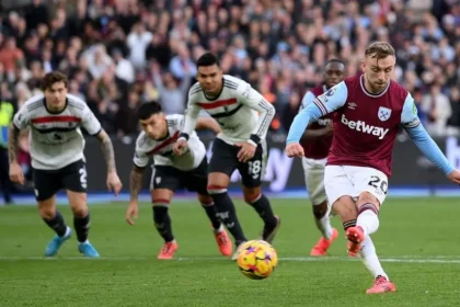 Jarrod Bowen penalty gives West Ham victory over Man United