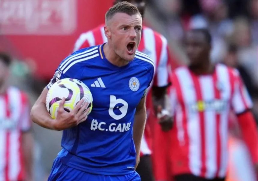 Leicester City striker Jamie Vardy celebrates after equalising against Southampton