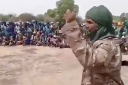 A leader of Lakurawa speaking with its members