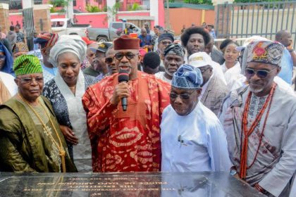 Oba Adedotun Aremu Gbadebo; Iyabo Obasanjo-Bello; Dapo Abiodun; Olusegun Obasanjo and Oba Saka Matemilola at the commissioning